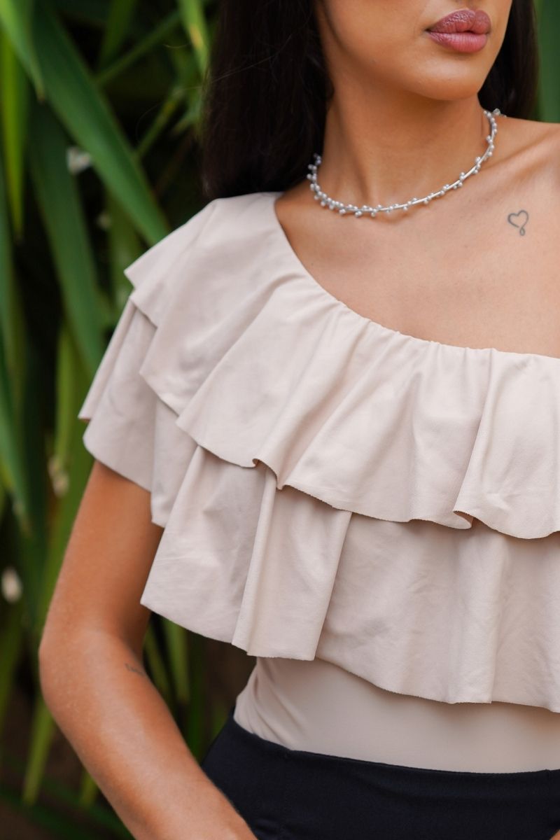 Body Camadas Um Ombro Marfim