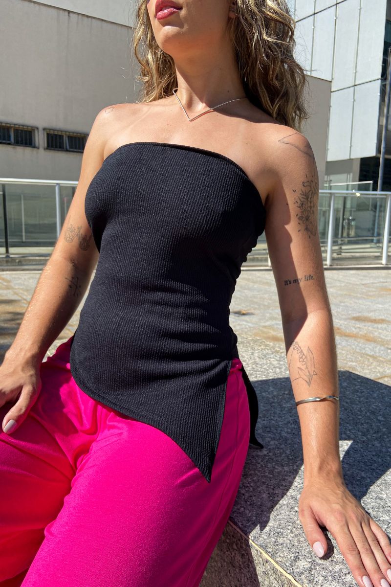 Blusa Alongada Decote Reto Preta