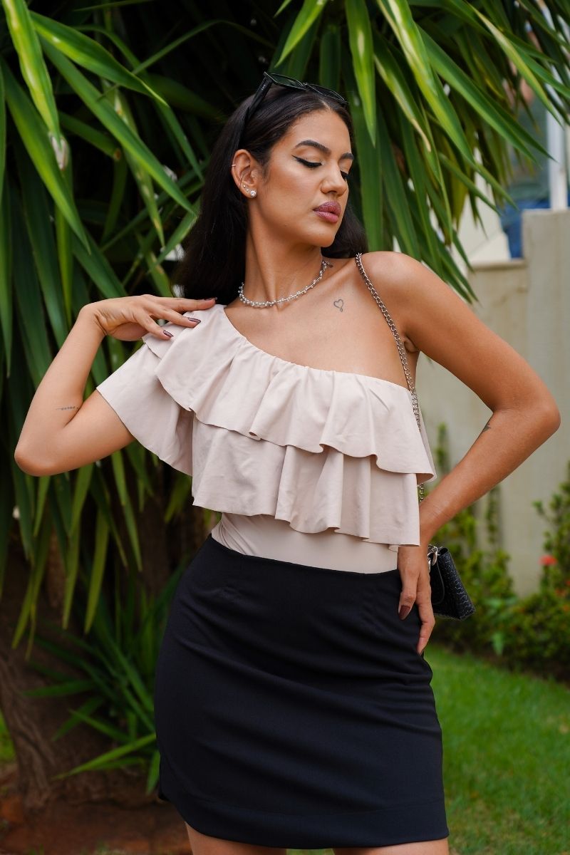 Body Camadas Um Ombro Marfim