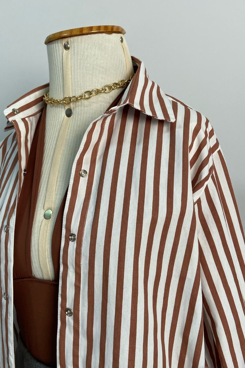 Camisa Máxi Conforto Listras Branco e Marrom