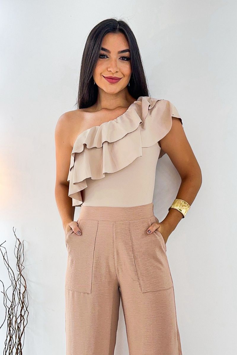 Body Camadas Um Ombro Marfim