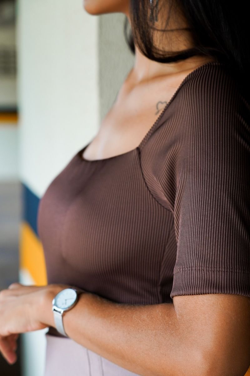 Body Decote Reto Chocolate