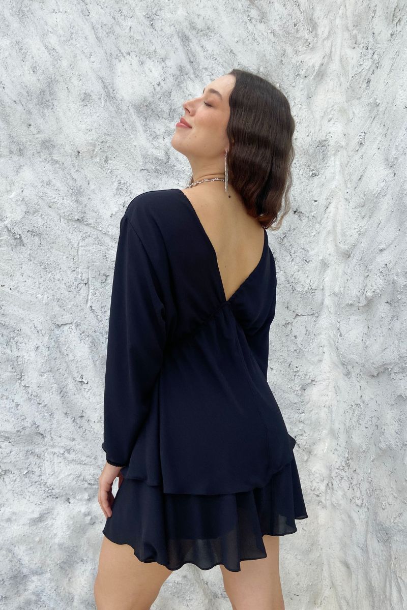 Vestido Vênus Decote V e Camadas Preto + Short