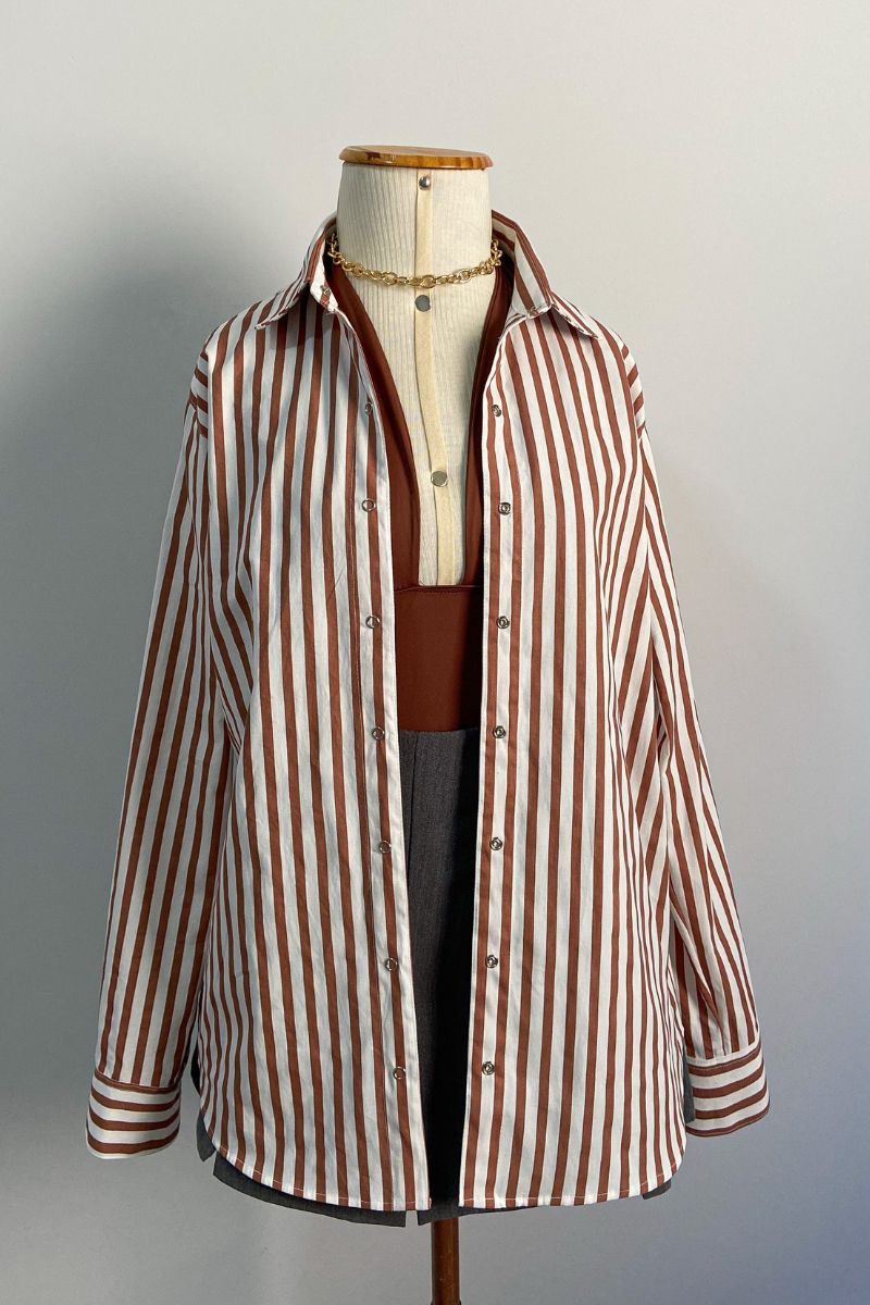 Camisa Máxi Conforto Listras Branco e Marrom