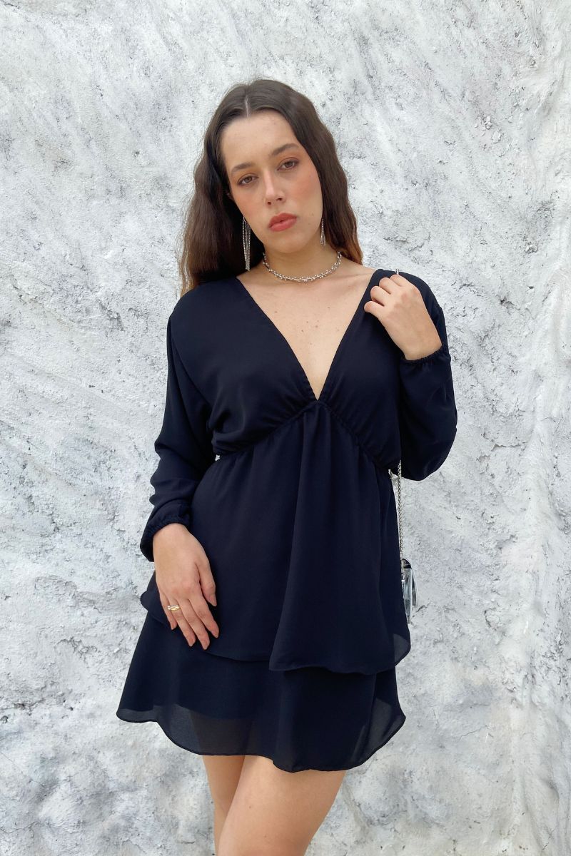 Vestido Vênus Decote V e Camadas Preto + Short