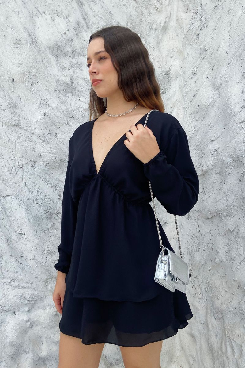 Vestido Vênus Decote V e Camadas Preto + Short