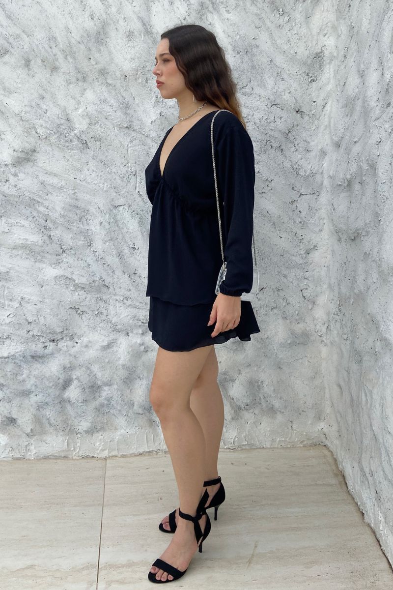 Vestido Vênus Decote V e Camadas Preto + Short