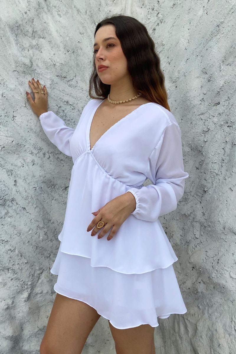 Vestido Vênus Decote V e Camadas Branco + Short