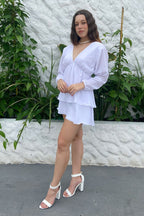 Vestido Vênus Decote V e Camadas Branco + Short