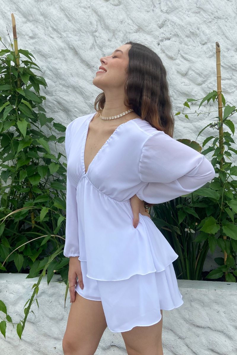 Vestido Vênus Decote V e Camadas Branco + Short