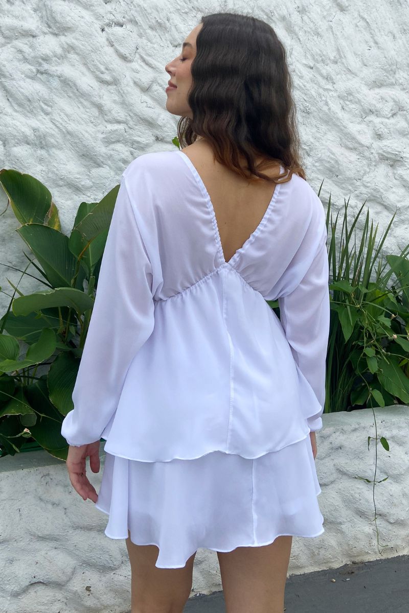 Vestido Vênus Decote V e Camadas Branco + Short