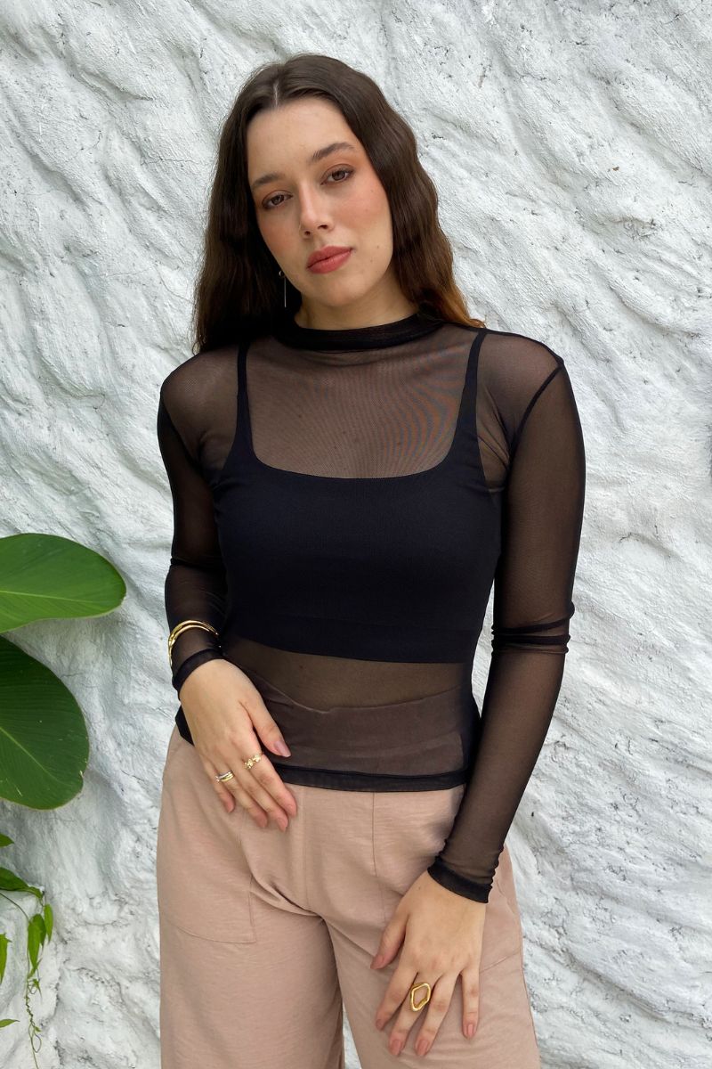 Blusa Tule Manga Longa e Gola com Top Preta
