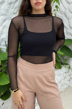 Blusa Tule Manga Longa e Gola com Top Preta