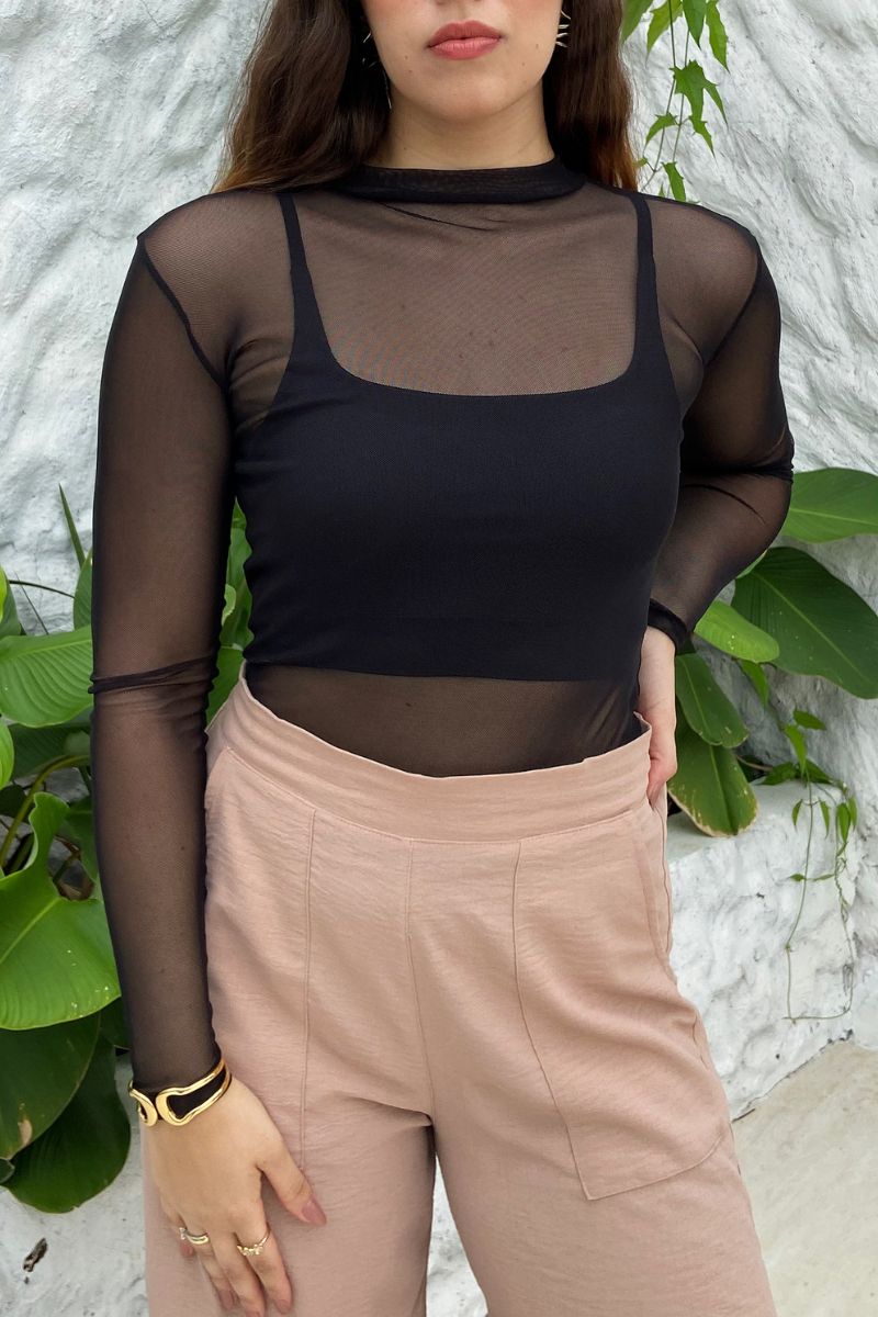 Blusa Tule Manga Longa e Gola com Top Preta