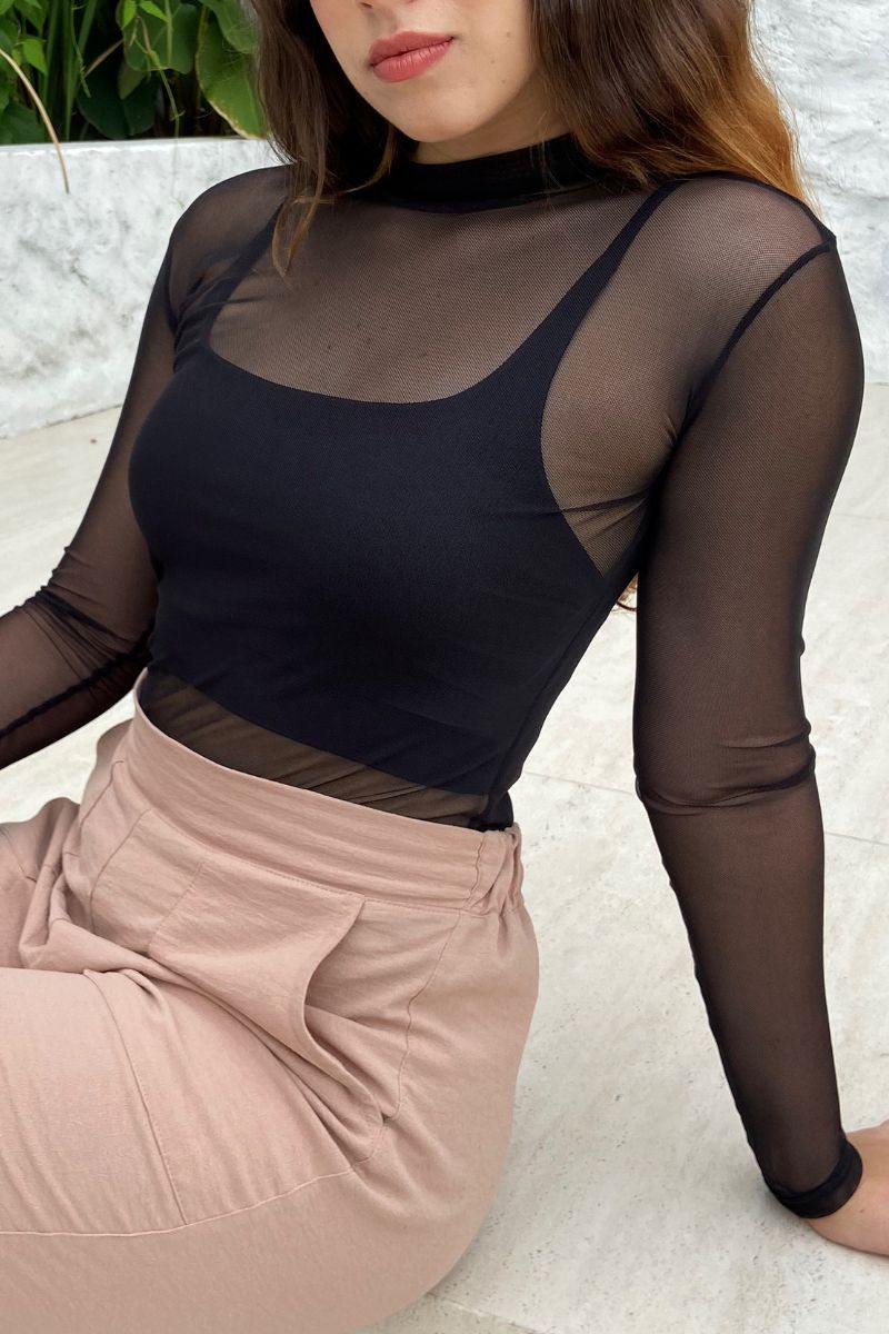 Blusa Tule Manga Longa e Gola com Top Preta