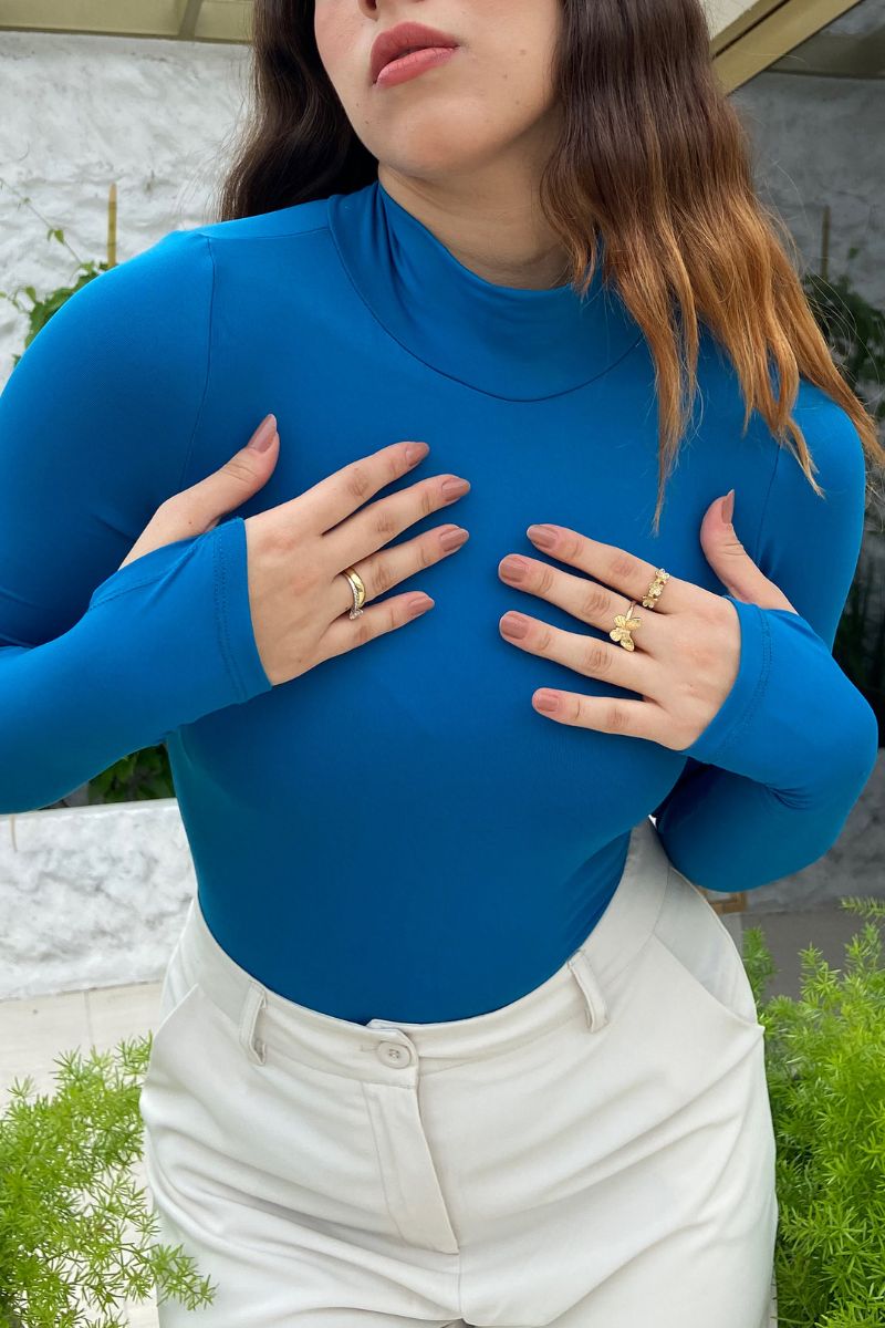 Body Essencial Manga Longa Gola Alta Azul