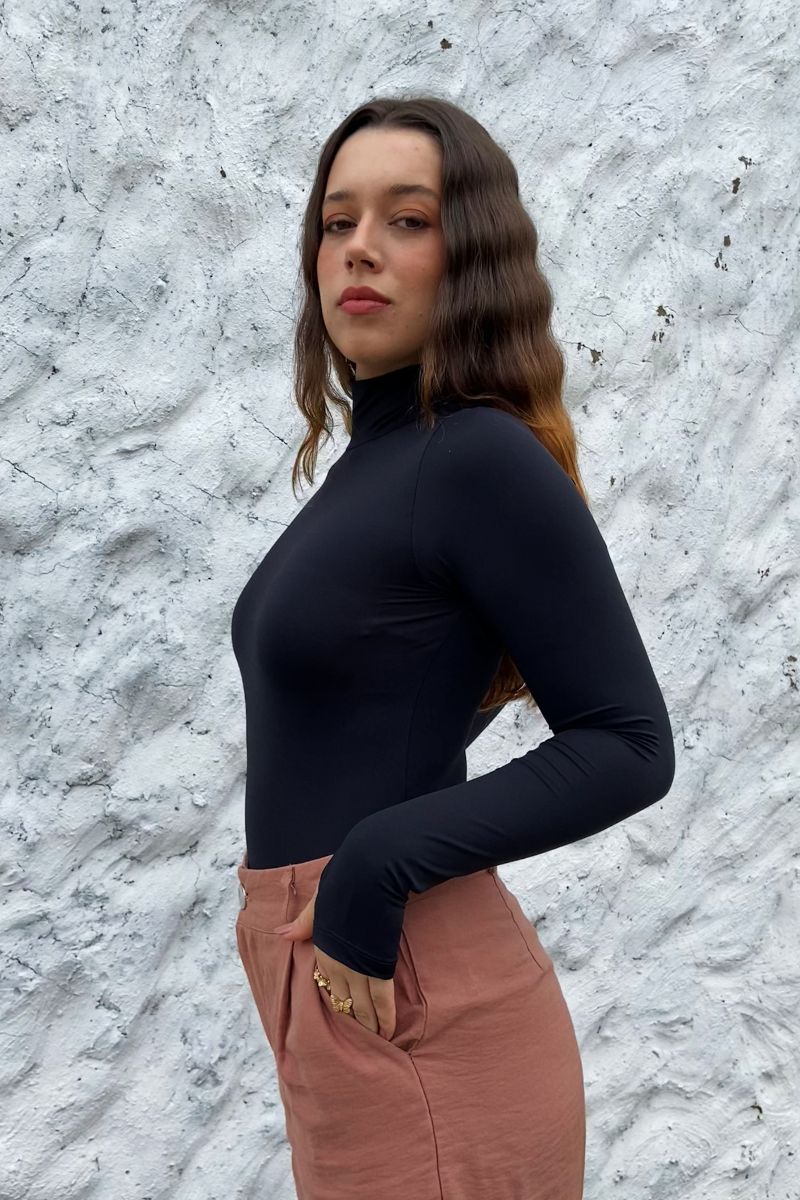 Body Essencial Manga Longa Gola Alta Preto