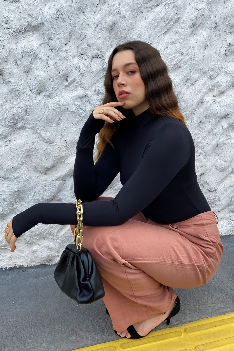 Body Essencial Manga Longa Gola Alta Preto