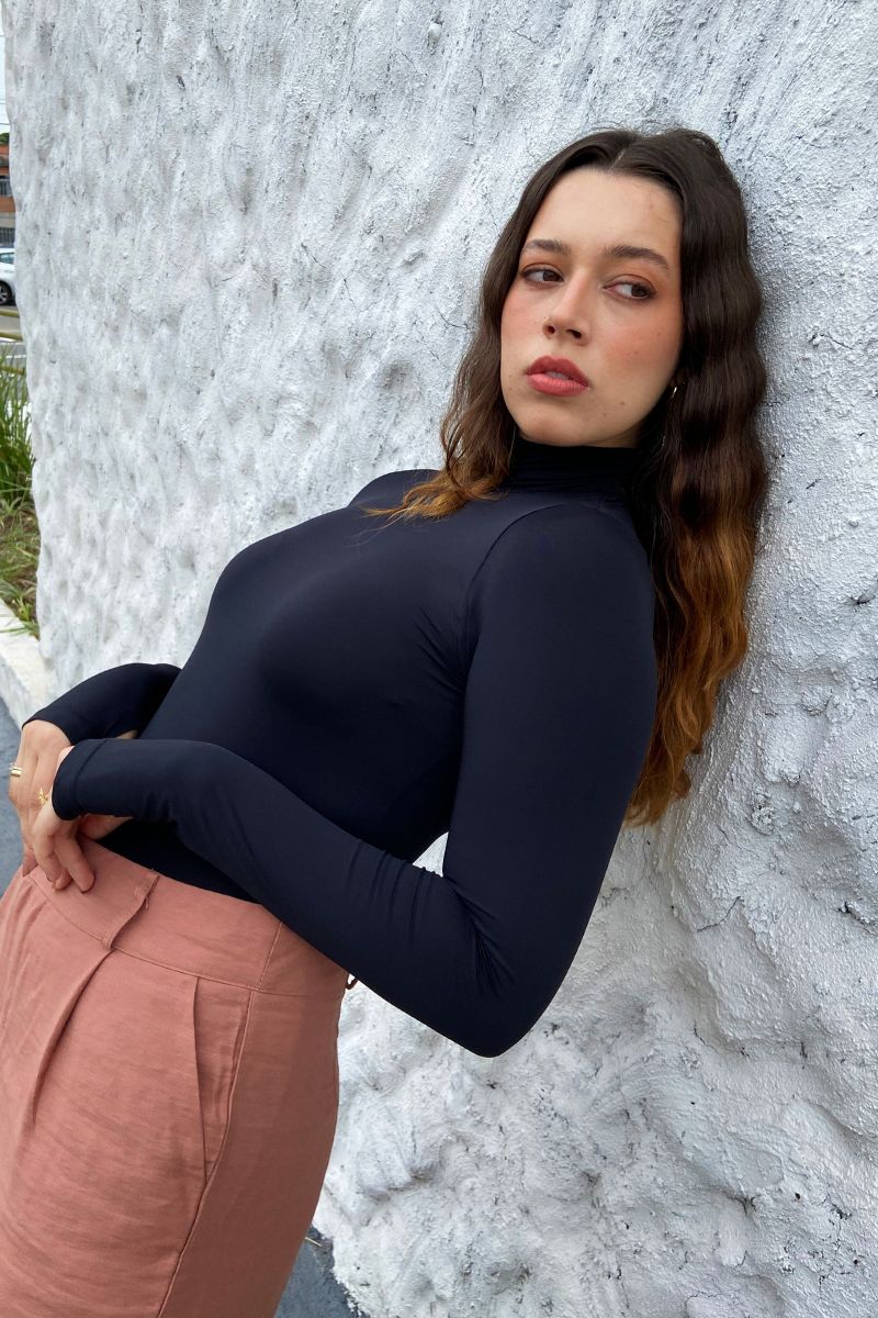 Body Essencial Manga Longa Gola Alta Preto