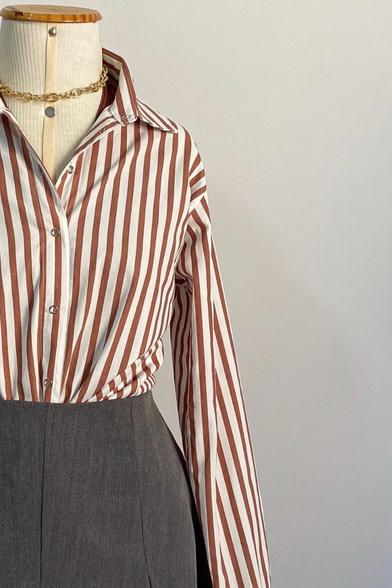 Camisa Máxi Conforto Listras Branco e Marrom