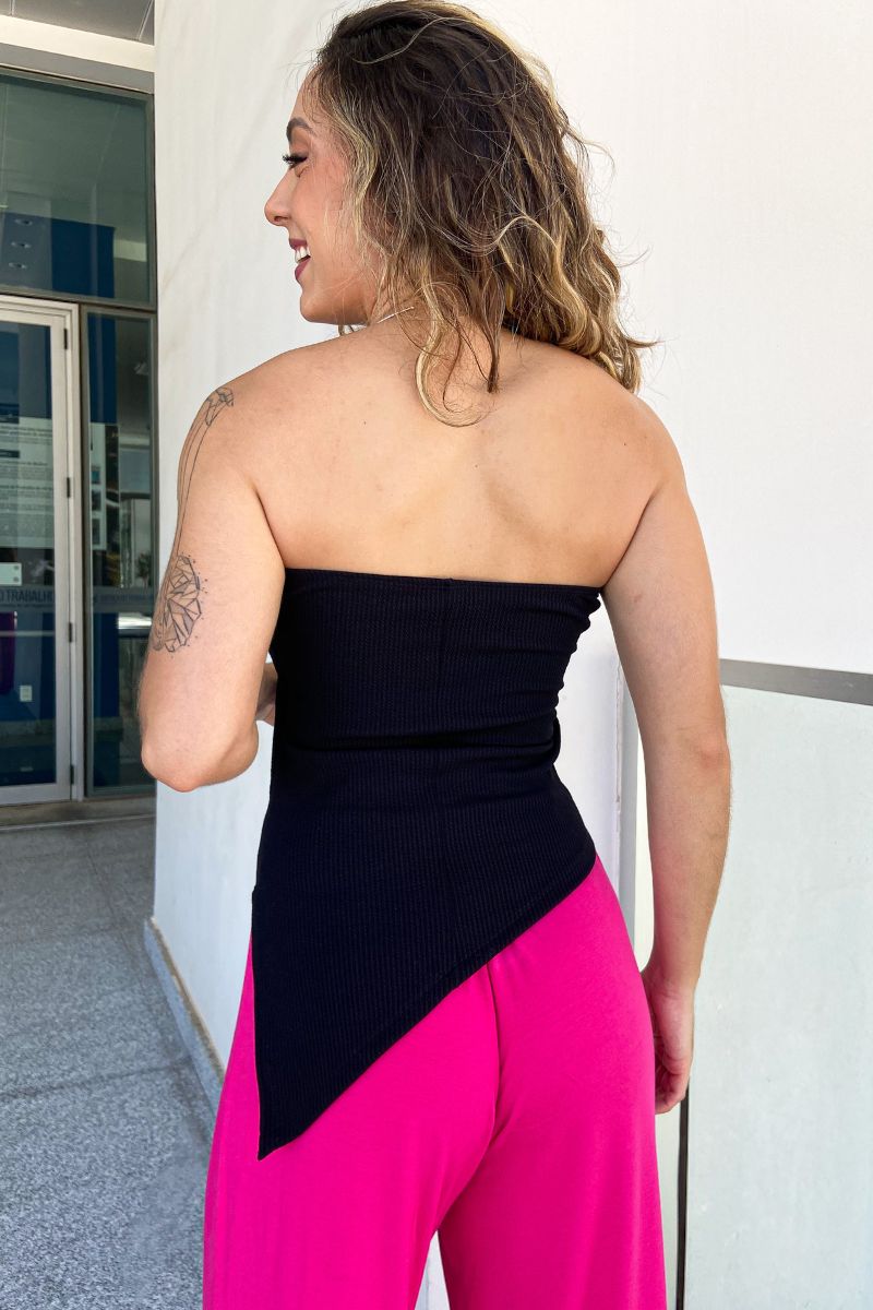 Blusa Alongada Decote Reto Preta