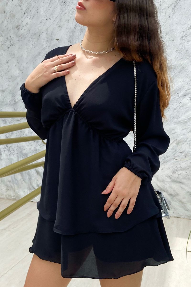 Vestido Vênus Decote V e Camadas Preto + Short