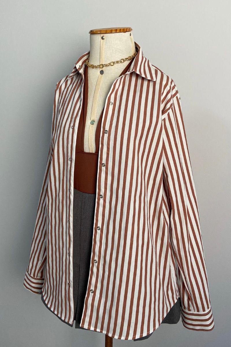 Camisa Máxi Conforto Listras Branco e Marrom