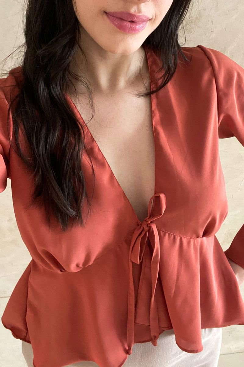Blusa Leve Decote V Terracota